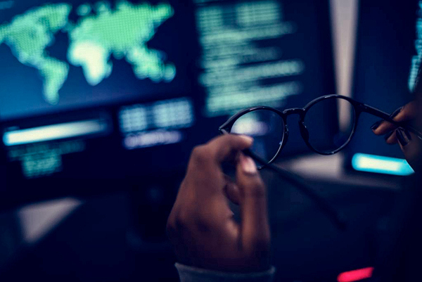 千元眼鏡成本僅20塊，6億近視人口的“暴利”行業(yè)真相